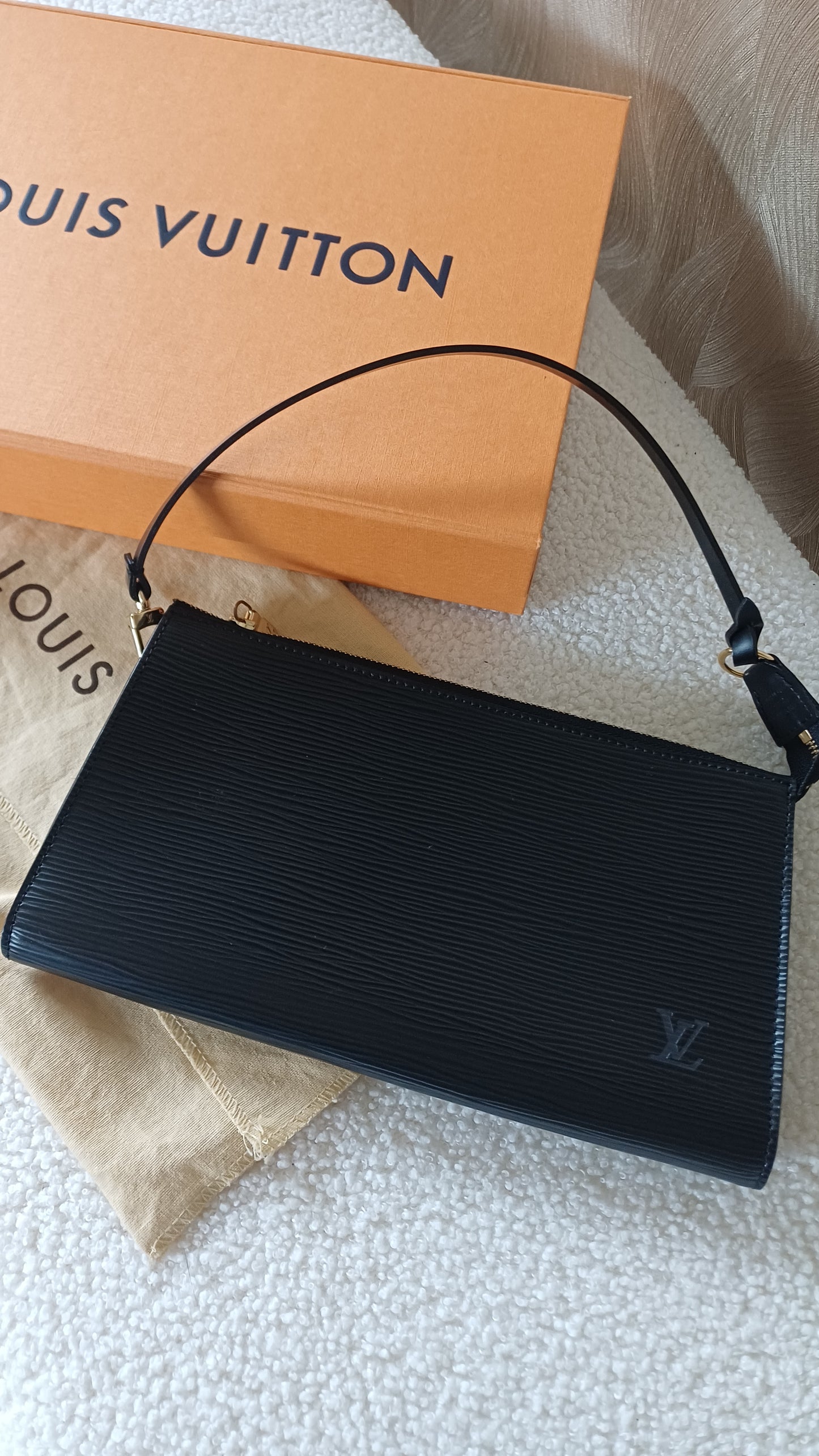 LV pochette Accessoires