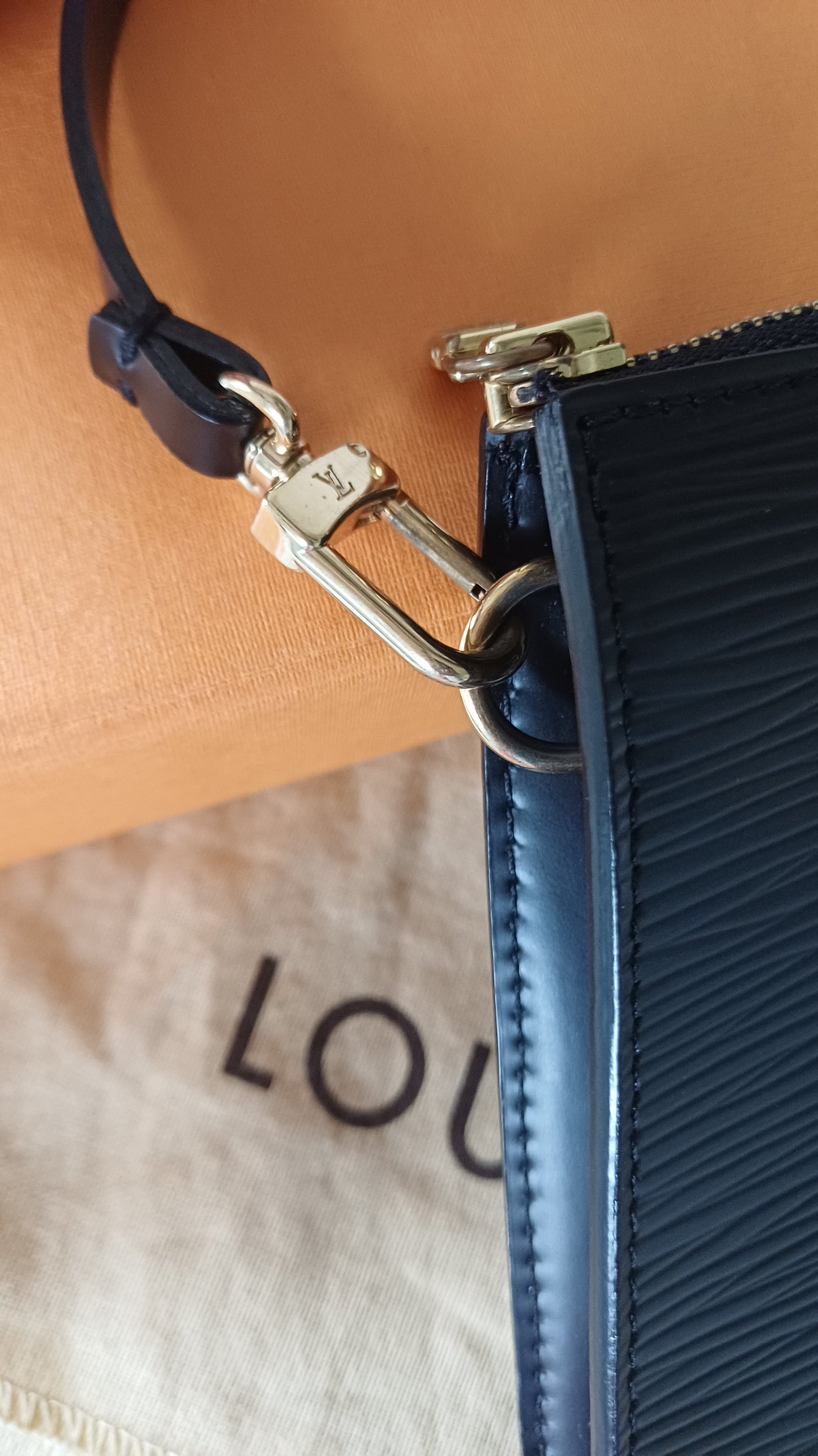 LV pochette Accessoires
