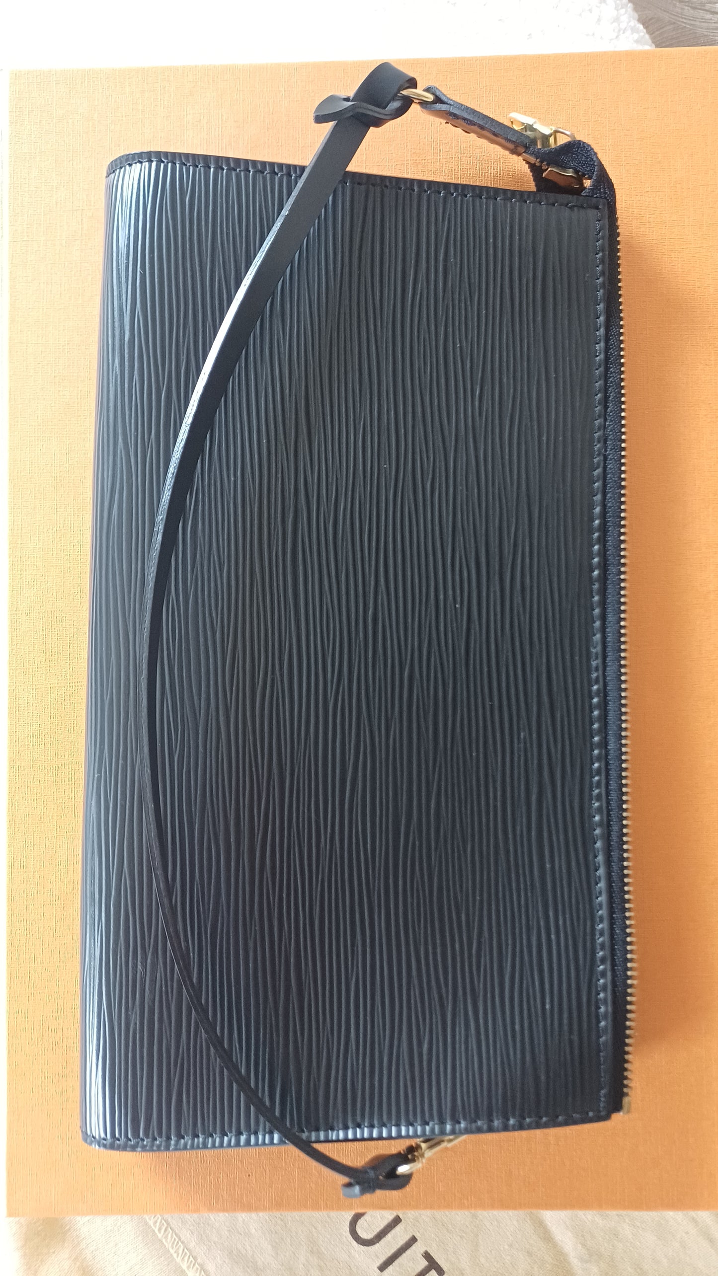 LV pochette Accessoires
