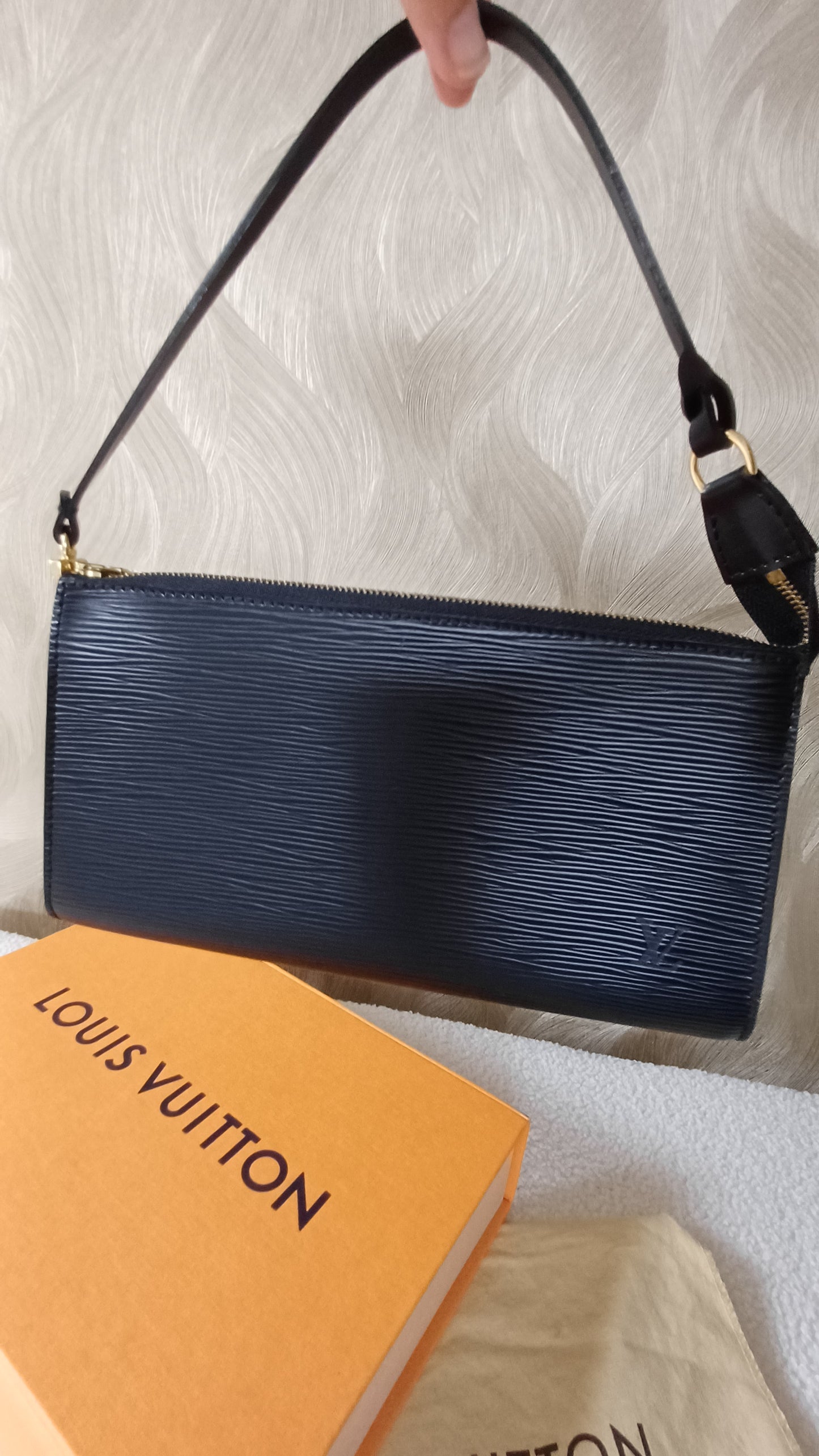 LV pochette Accessoires